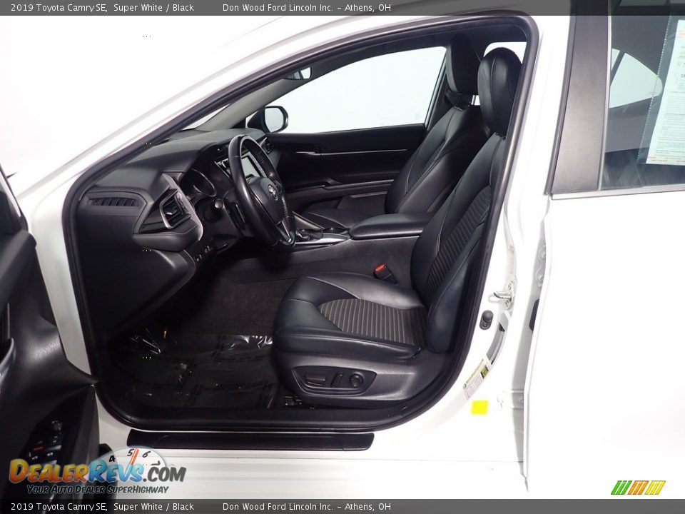 2019 Toyota Camry SE Super White / Black Photo #20