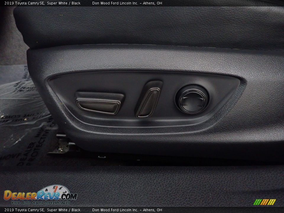 2019 Toyota Camry SE Super White / Black Photo #21