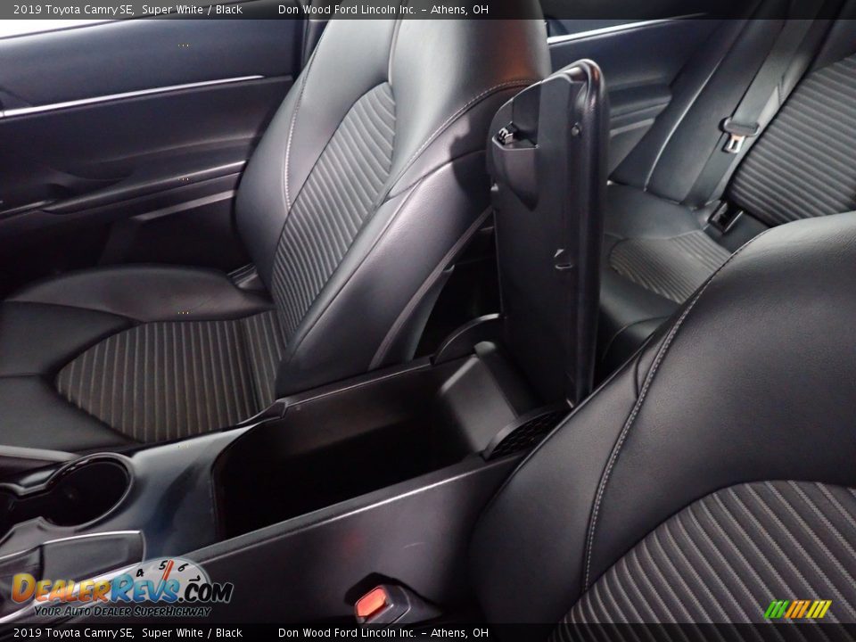 2019 Toyota Camry SE Super White / Black Photo #31