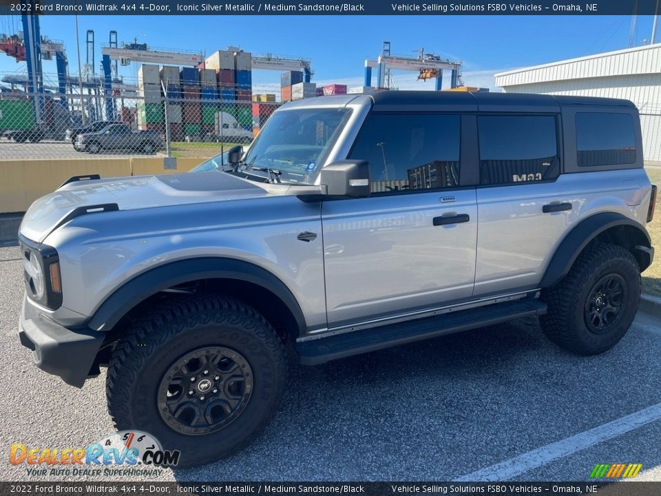 Front 3/4 View of 2022 Ford Bronco Wildtrak 4x4 4-Door Photo #18