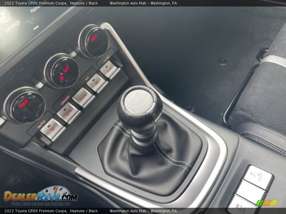 2023 Toyota GR86 Premium Coupe Shifter Photo #12