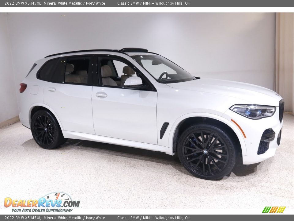 Mineral White Metallic 2022 BMW X5 M50i Photo #1