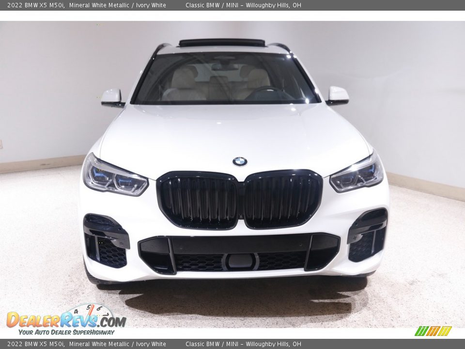 2022 BMW X5 M50i Mineral White Metallic / Ivory White Photo #2