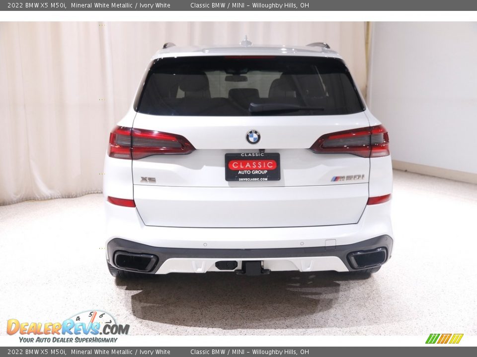 2022 BMW X5 M50i Mineral White Metallic / Ivory White Photo #25