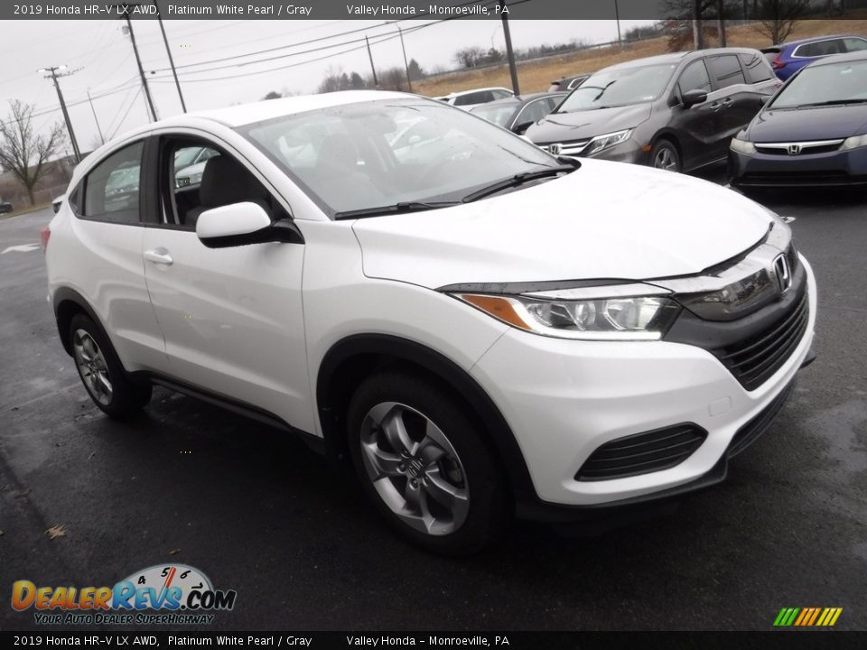 Front 3/4 View of 2019 Honda HR-V LX AWD Photo #5