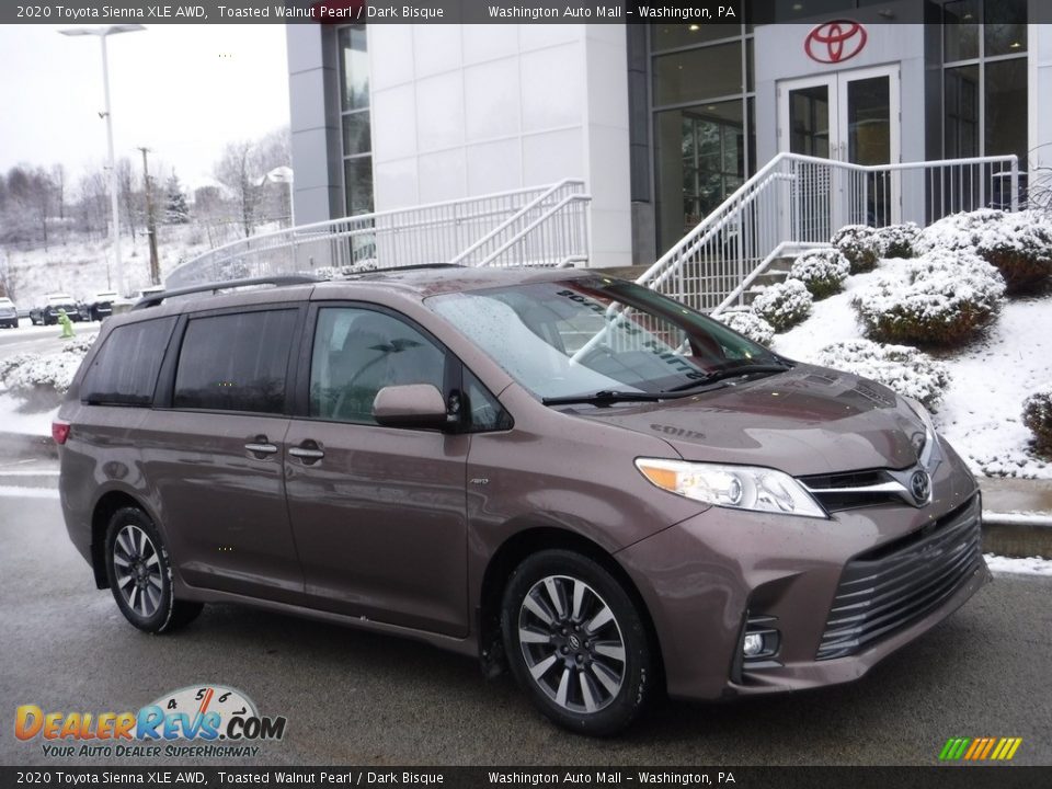 Front 3/4 View of 2020 Toyota Sienna XLE AWD Photo #1