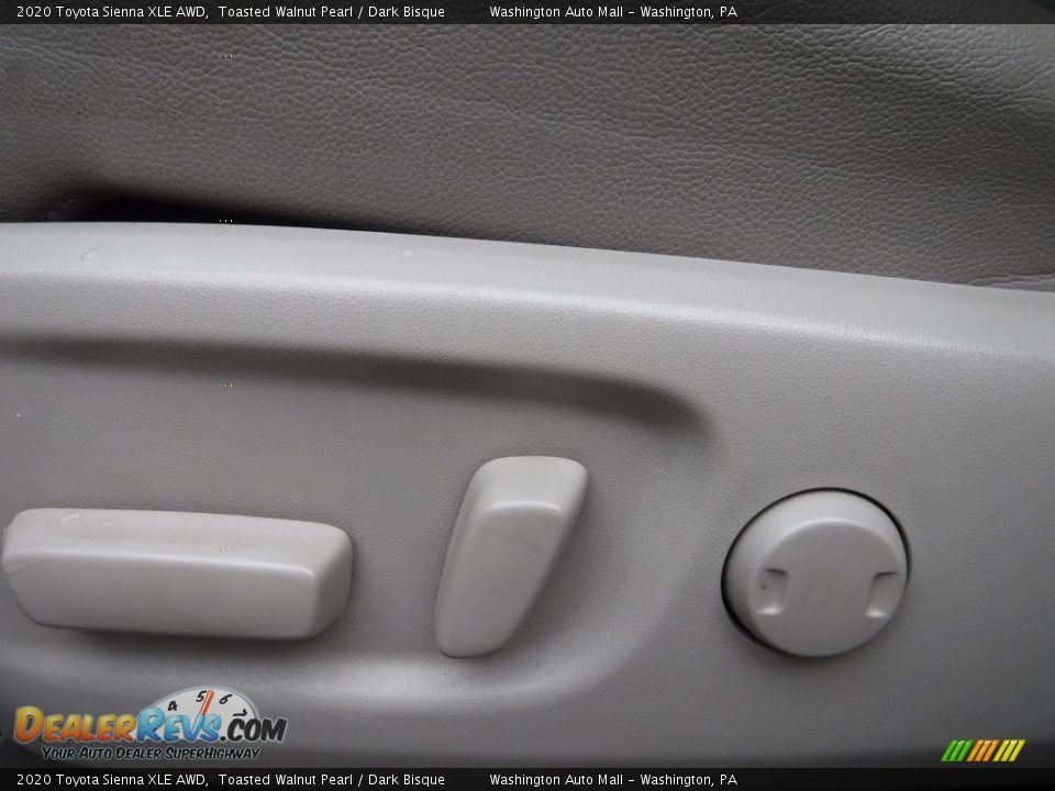 Front Seat of 2020 Toyota Sienna XLE AWD Photo #27
