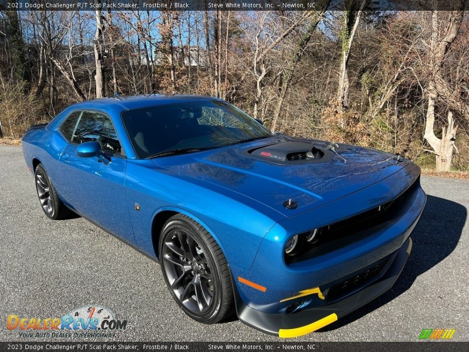 Front 3/4 View of 2023 Dodge Challenger R/T Scat Pack Shaker Photo #4