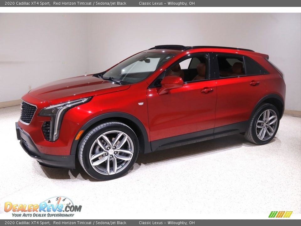Front 3/4 View of 2020 Cadillac XT4 Sport Photo #3