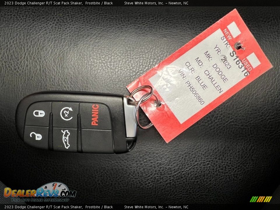 Keys of 2023 Dodge Challenger R/T Scat Pack Shaker Photo #28