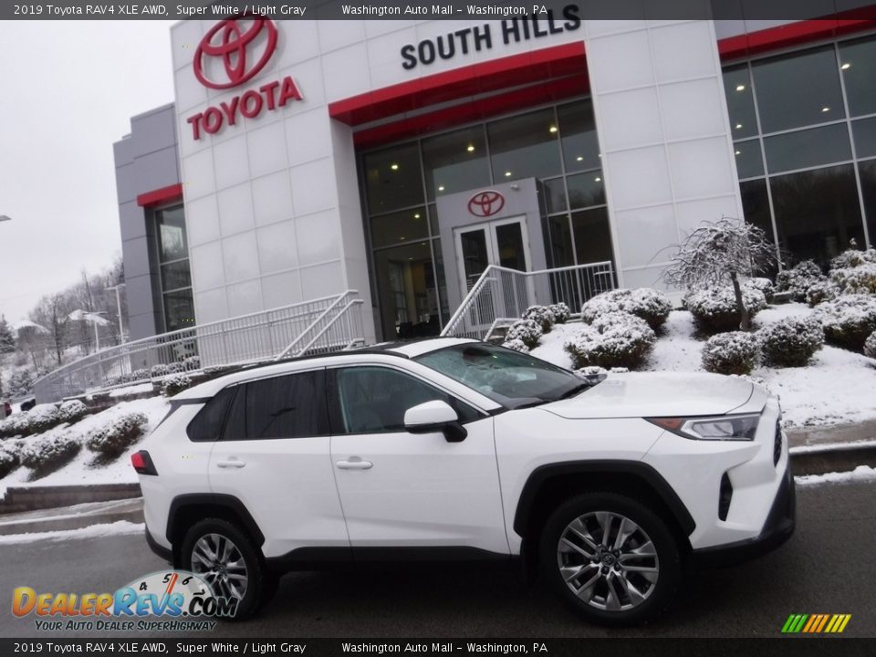 2019 Toyota RAV4 XLE AWD Super White / Light Gray Photo #2