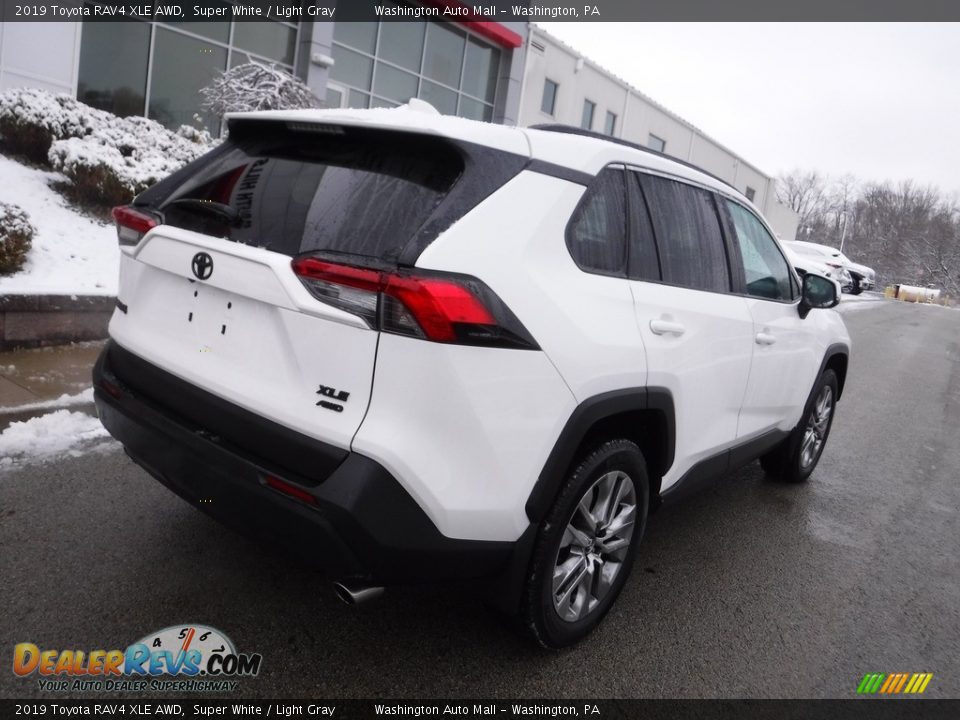 2019 Toyota RAV4 XLE AWD Super White / Light Gray Photo #16