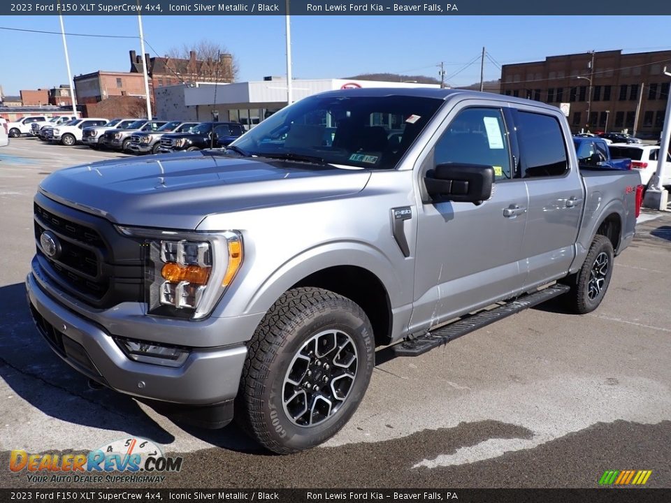 Front 3/4 View of 2023 Ford F150 XLT SuperCrew 4x4 Photo #4