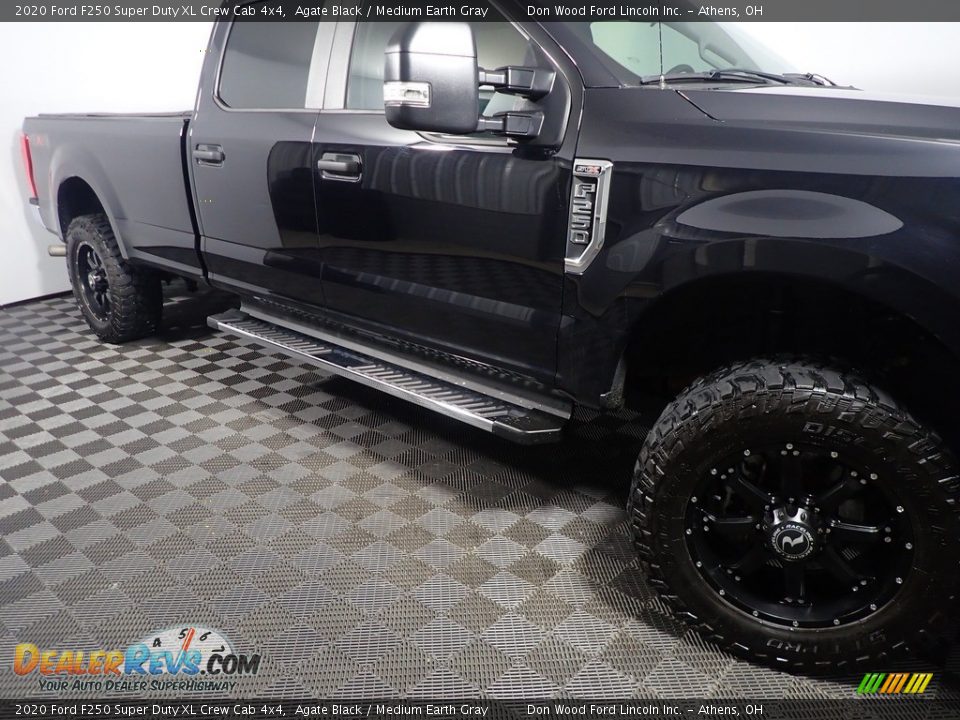 2020 Ford F250 Super Duty XL Crew Cab 4x4 Agate Black / Medium Earth Gray Photo #4