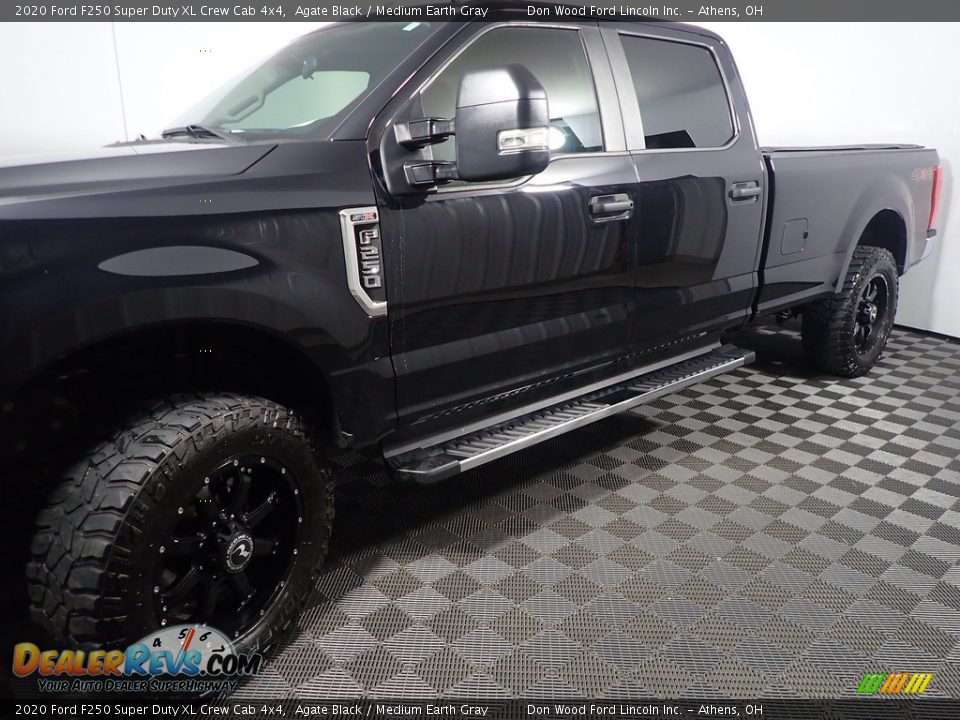 2020 Ford F250 Super Duty XL Crew Cab 4x4 Agate Black / Medium Earth Gray Photo #10