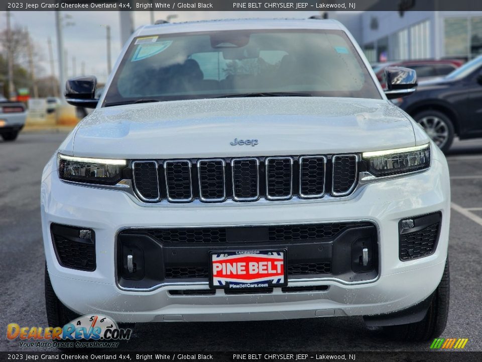 2023 Jeep Grand Cherokee Overland 4x4 Bright White / Global Black Photo #2