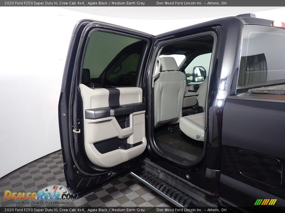 2020 Ford F250 Super Duty XL Crew Cab 4x4 Agate Black / Medium Earth Gray Photo #28