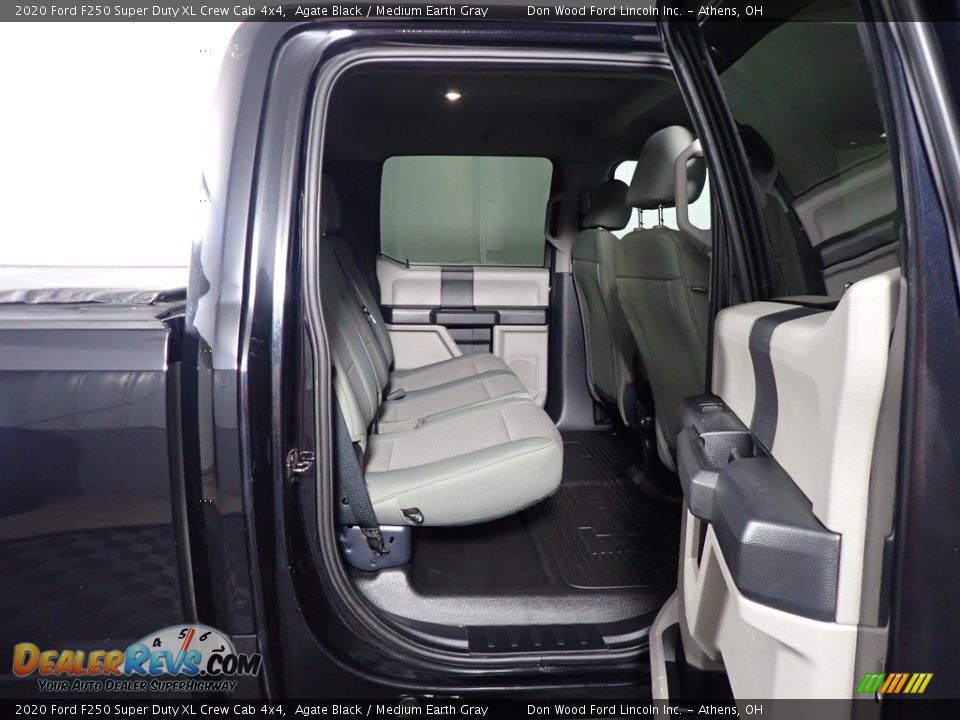 2020 Ford F250 Super Duty XL Crew Cab 4x4 Agate Black / Medium Earth Gray Photo #31