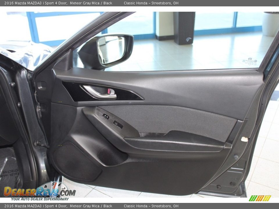 Door Panel of 2016 Mazda MAZDA3 i Sport 4 Door Photo #14