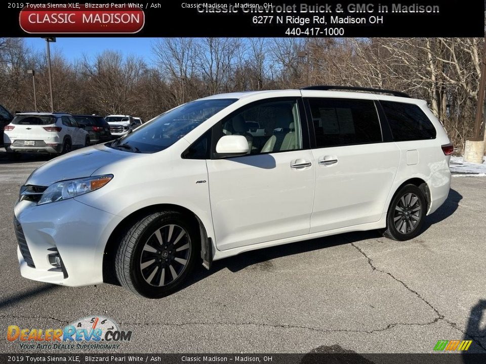 2019 Toyota Sienna XLE Blizzard Pearl White / Ash Photo #1