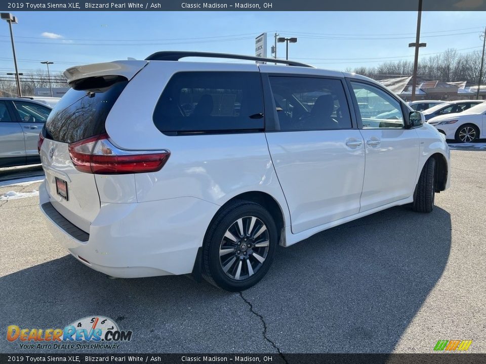 2019 Toyota Sienna XLE Blizzard Pearl White / Ash Photo #3