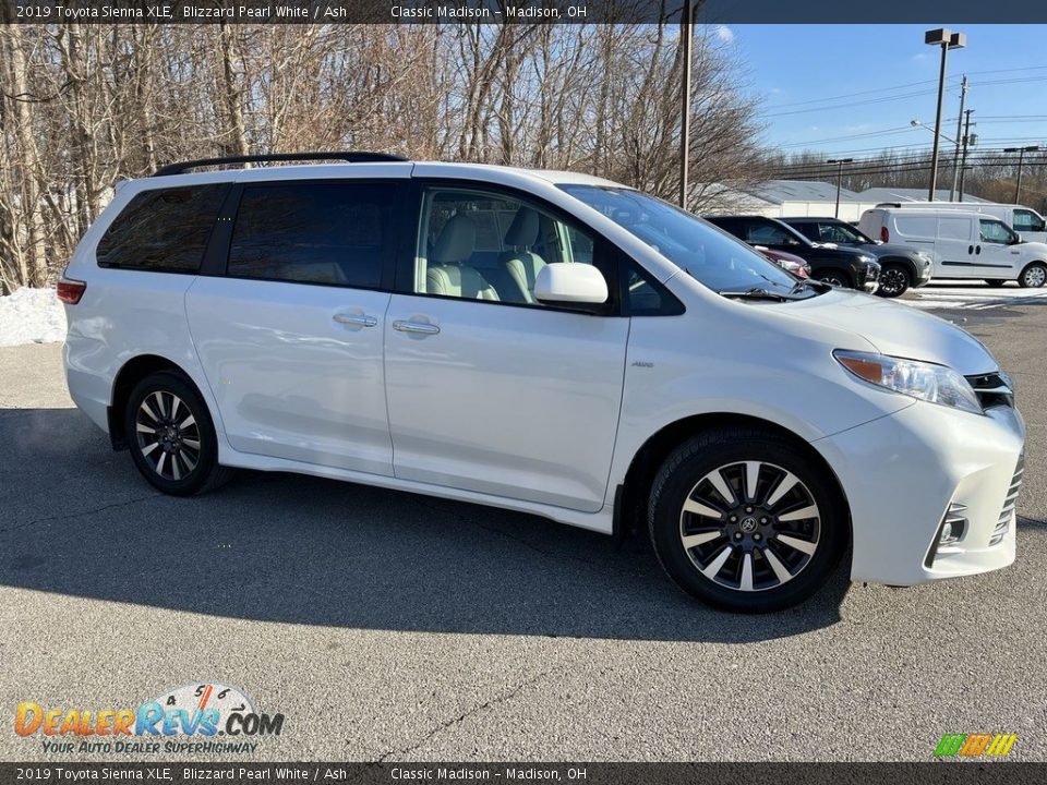 2019 Toyota Sienna XLE Blizzard Pearl White / Ash Photo #4