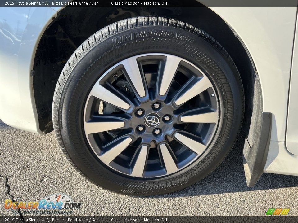 2019 Toyota Sienna XLE Blizzard Pearl White / Ash Photo #5
