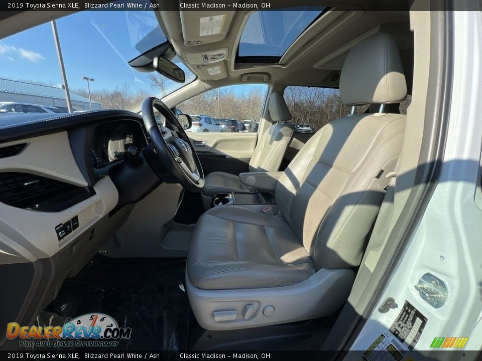 2019 Toyota Sienna XLE Blizzard Pearl White / Ash Photo #6