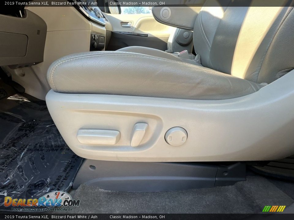 2019 Toyota Sienna XLE Blizzard Pearl White / Ash Photo #7