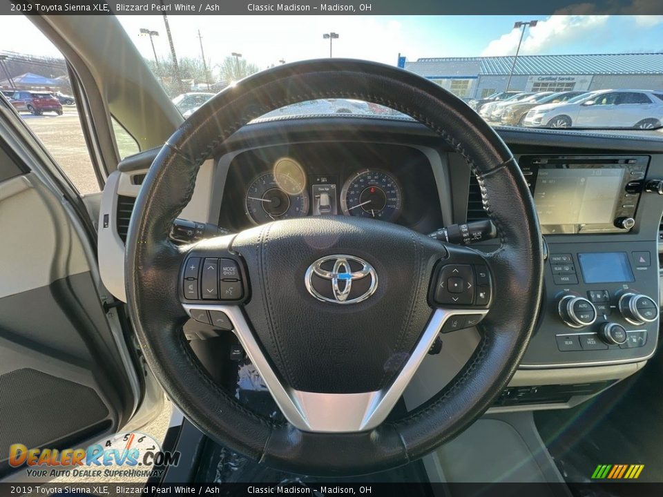 2019 Toyota Sienna XLE Blizzard Pearl White / Ash Photo #9