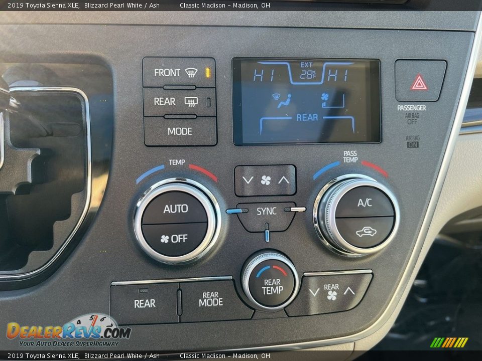 2019 Toyota Sienna XLE Blizzard Pearl White / Ash Photo #13