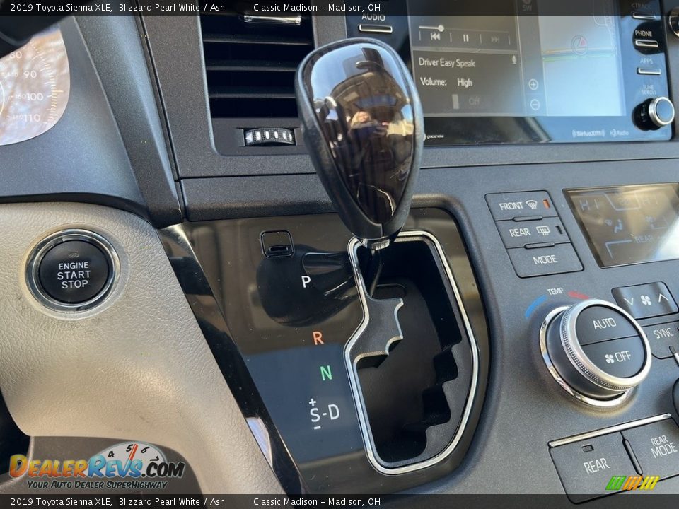 2019 Toyota Sienna XLE Blizzard Pearl White / Ash Photo #14