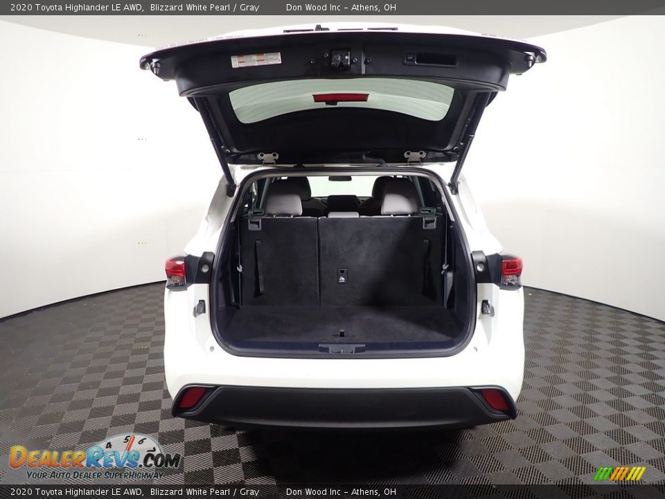 2020 Toyota Highlander LE AWD Blizzard White Pearl / Gray Photo #12