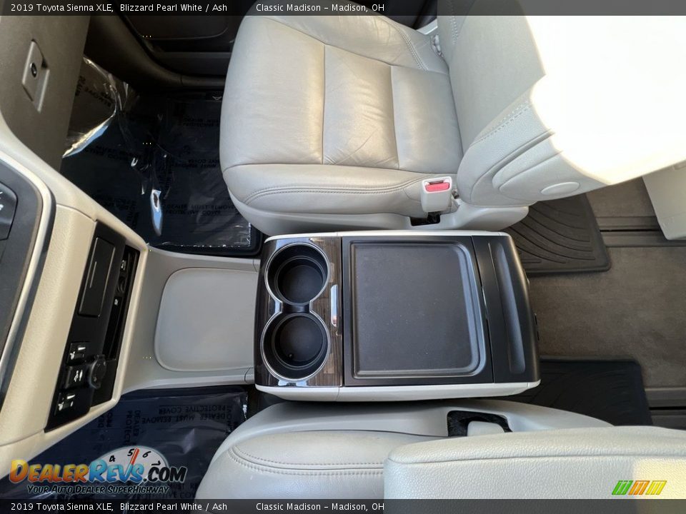 2019 Toyota Sienna XLE Blizzard Pearl White / Ash Photo #15