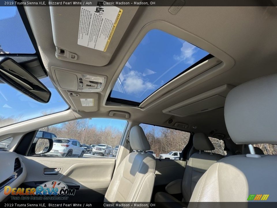 2019 Toyota Sienna XLE Blizzard Pearl White / Ash Photo #16
