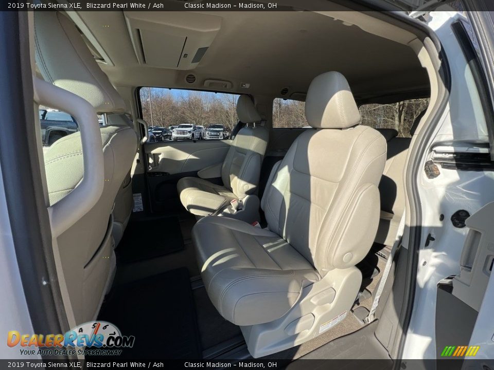 2019 Toyota Sienna XLE Blizzard Pearl White / Ash Photo #17