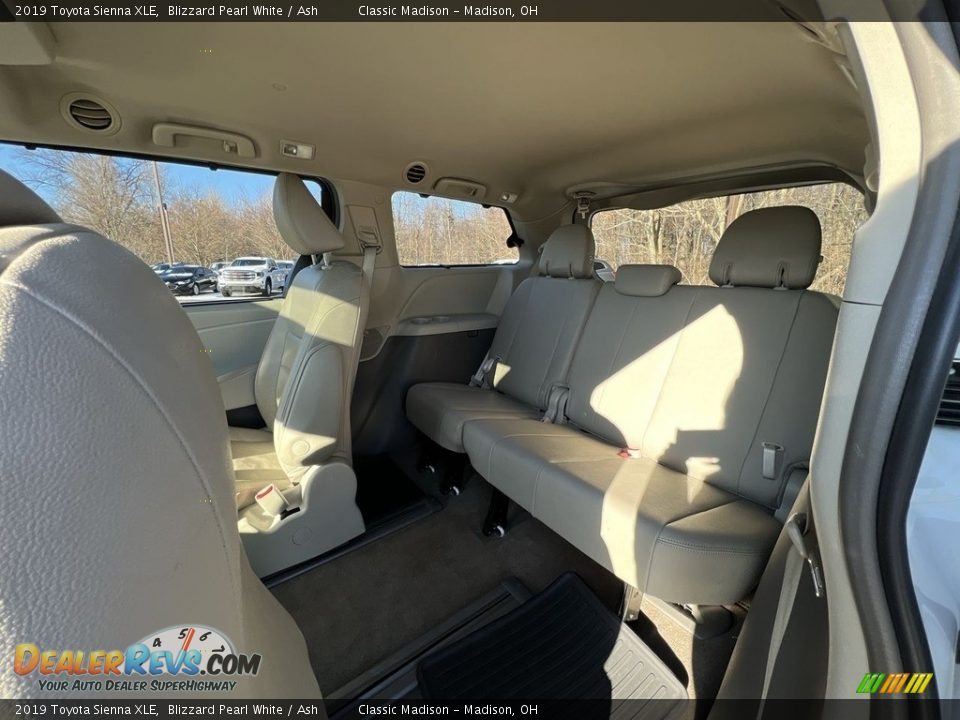 2019 Toyota Sienna XLE Blizzard Pearl White / Ash Photo #18