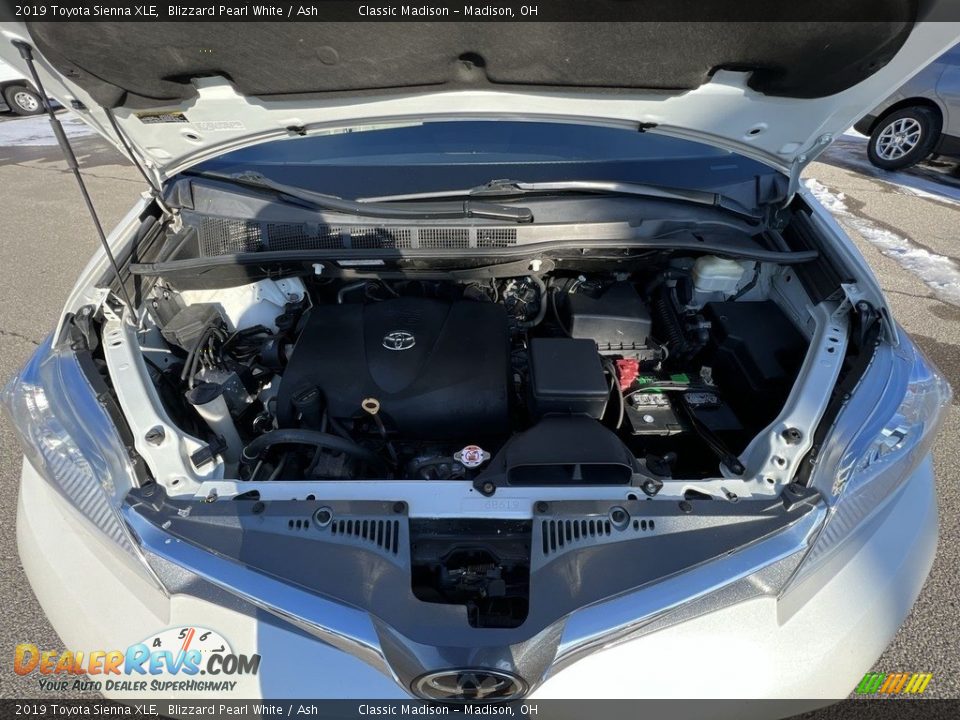 2019 Toyota Sienna XLE Blizzard Pearl White / Ash Photo #21