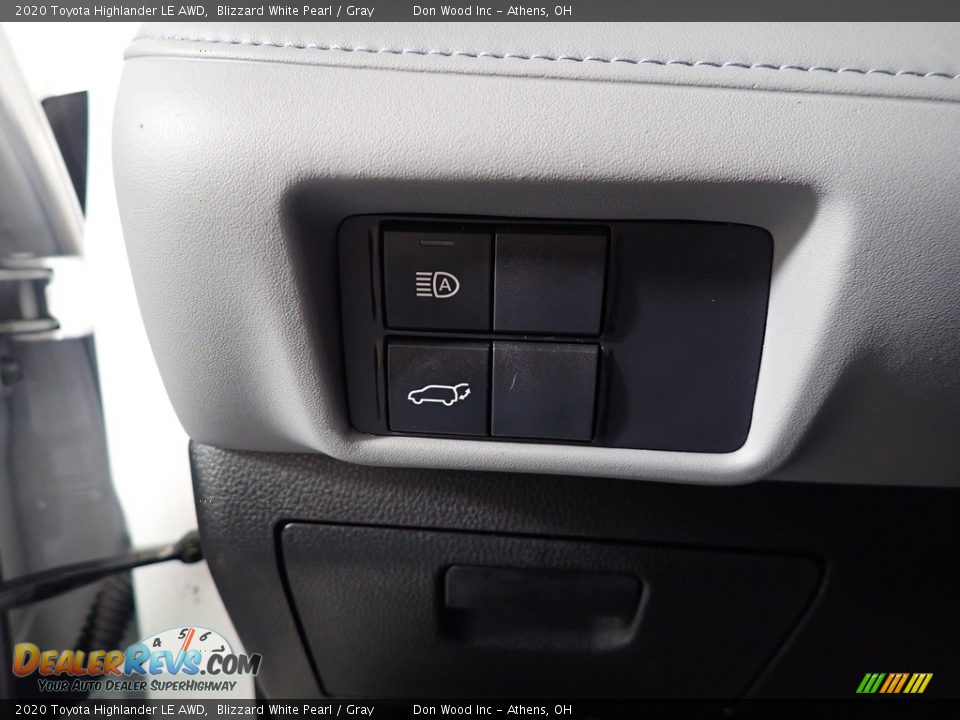 2020 Toyota Highlander LE AWD Blizzard White Pearl / Gray Photo #28