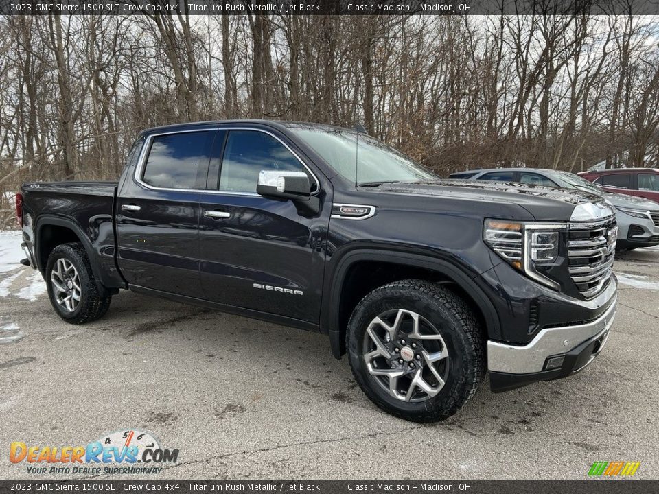 Front 3/4 View of 2023 GMC Sierra 1500 SLT Crew Cab 4x4 Photo #4