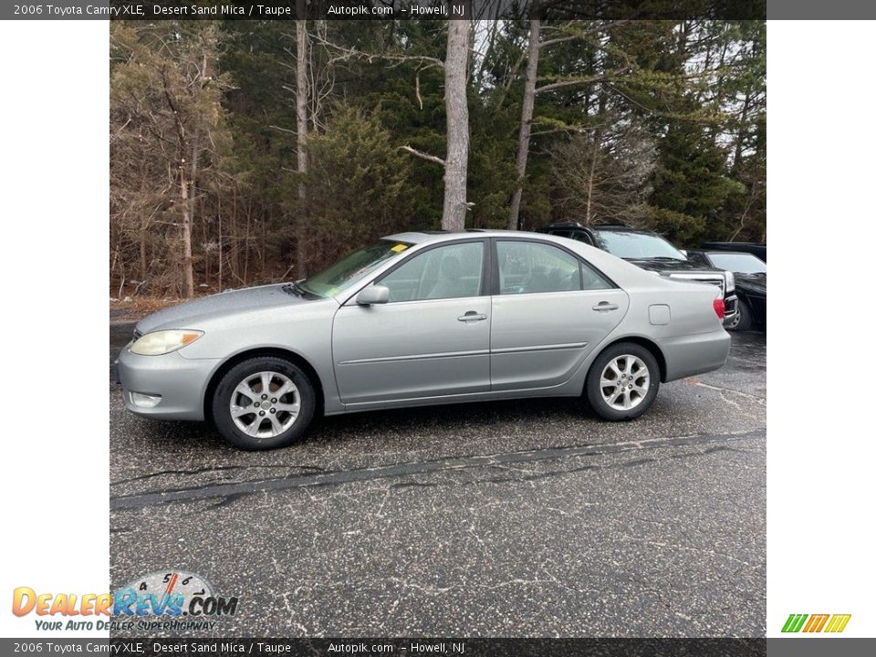 2006 Toyota Camry XLE Desert Sand Mica / Taupe Photo #2