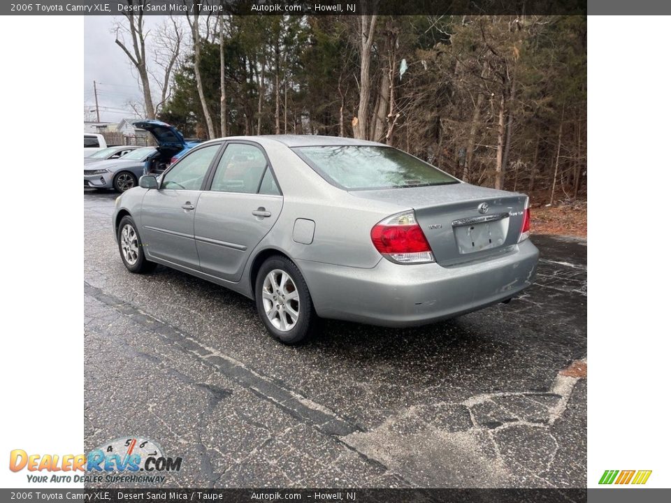 2006 Toyota Camry XLE Desert Sand Mica / Taupe Photo #3