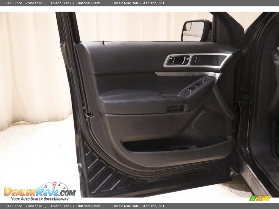 2015 Ford Explorer XLT Tuxedo Black / Charcoal Black Photo #4