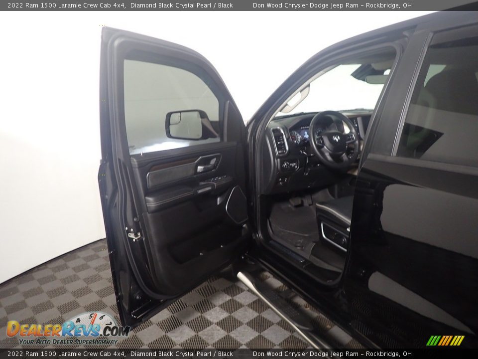 2022 Ram 1500 Laramie Crew Cab 4x4 Diamond Black Crystal Pearl / Black Photo #17
