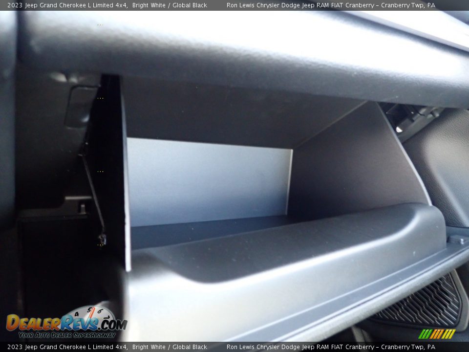 2023 Jeep Grand Cherokee L Limited 4x4 Bright White / Global Black Photo #18