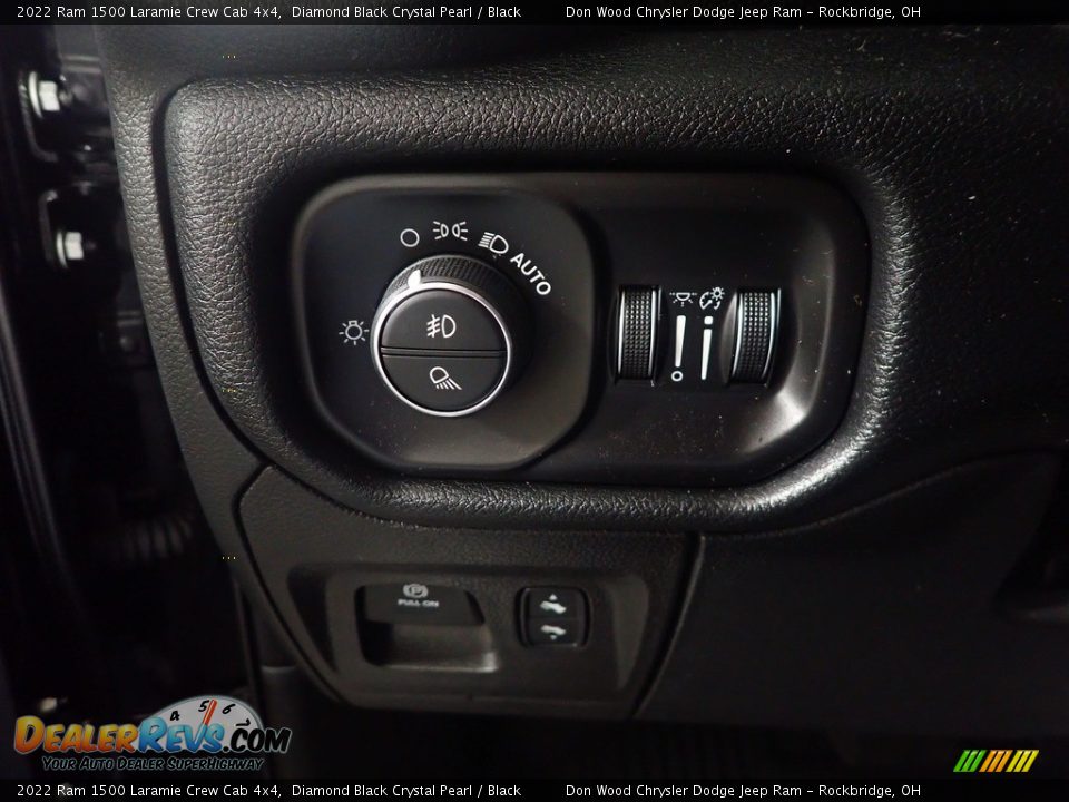 2022 Ram 1500 Laramie Crew Cab 4x4 Diamond Black Crystal Pearl / Black Photo #28