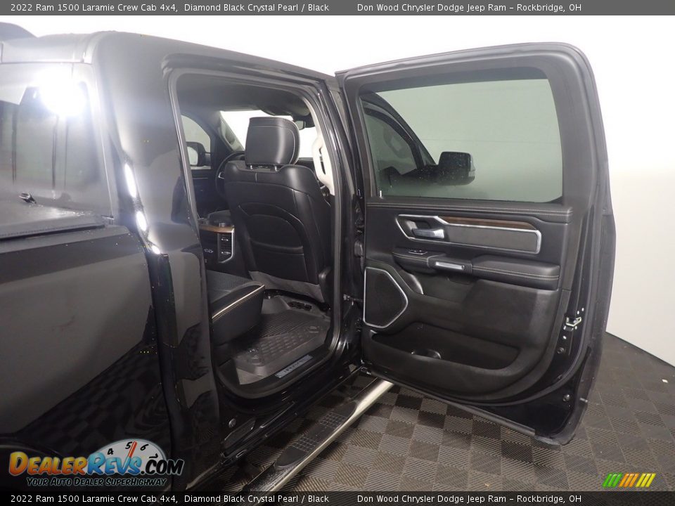 2022 Ram 1500 Laramie Crew Cab 4x4 Diamond Black Crystal Pearl / Black Photo #34