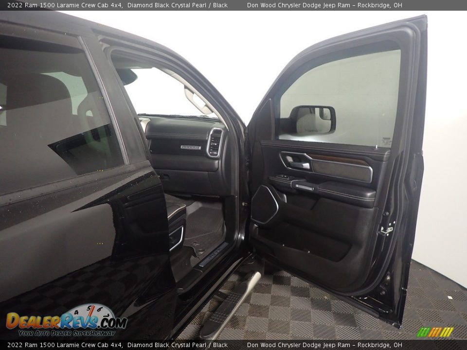 2022 Ram 1500 Laramie Crew Cab 4x4 Diamond Black Crystal Pearl / Black Photo #36