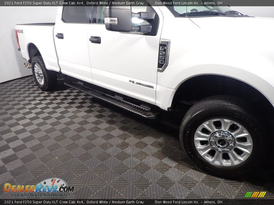 2021 Ford F250 Super Duty XLT Crew Cab 4x4 Oxford White / Medium Earth Gray Photo #4