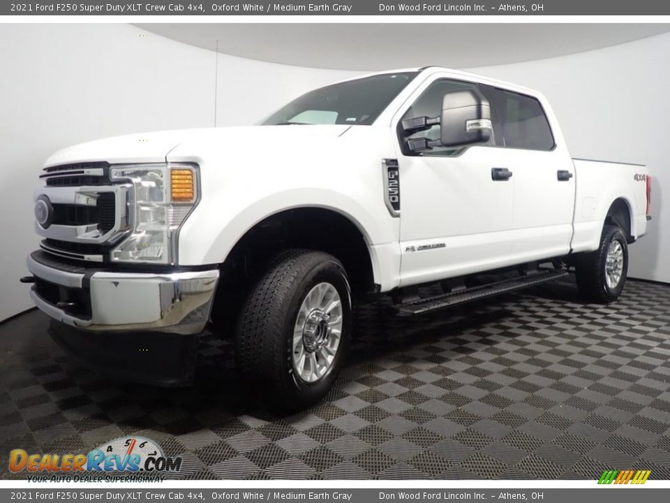 2021 Ford F250 Super Duty XLT Crew Cab 4x4 Oxford White / Medium Earth Gray Photo #5